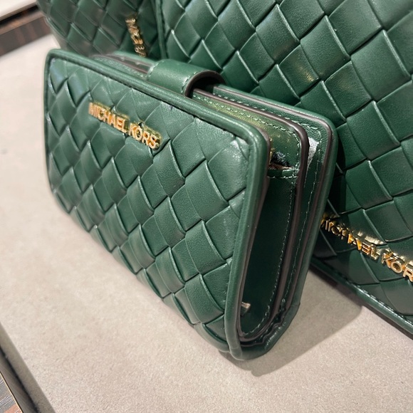 MICHAEL KORS Jet Set Medium Woven  Bifold  Zip CN Wallet
Moss
NWT - Picture 14 of 16